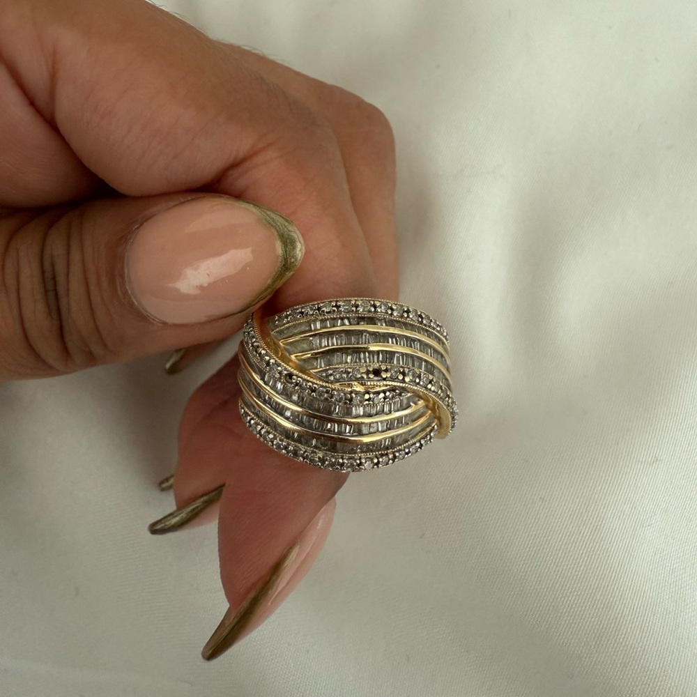 Elegant Gold Women's Ring